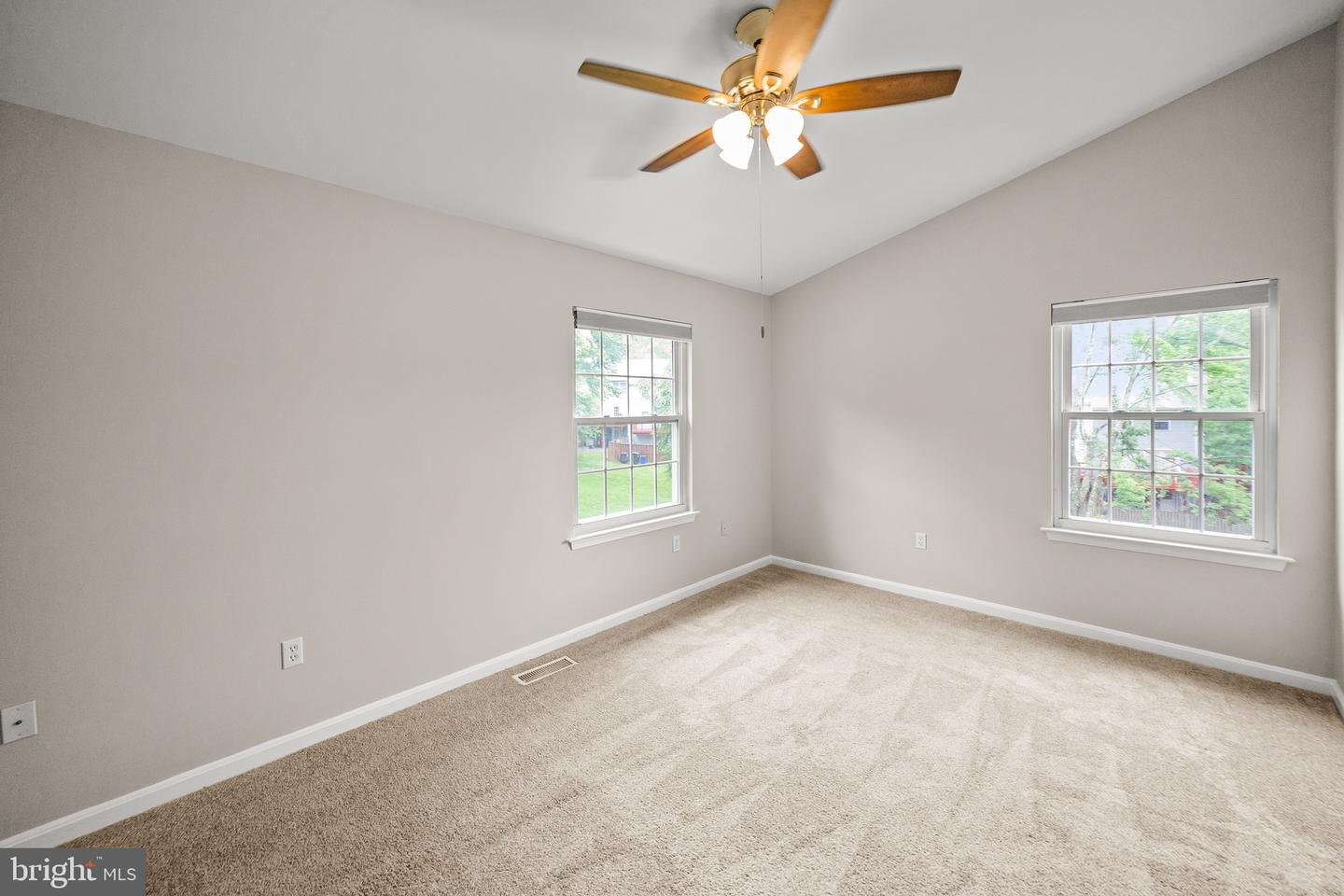 15435 BEACHWATER CT, DUMFRIES, Virginia 22025, 3 Bedrooms Bedrooms, ,2 BathroomsBathrooms,Residential,For sale,15435 BEACHWATER CT,VAPW2094410 MLS # VAPW2094410