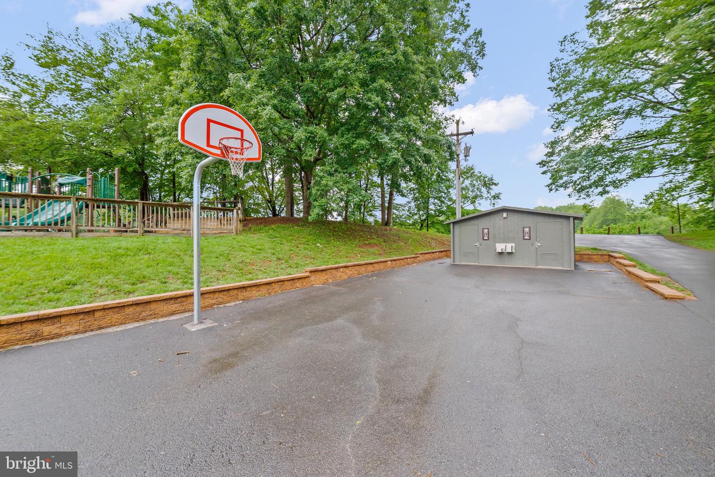15435 BEACHWATER CT, DUMFRIES, Virginia 22025, 3 Bedrooms Bedrooms, ,2 BathroomsBathrooms,Residential,For sale,15435 BEACHWATER CT,VAPW2094410 MLS # VAPW2094410