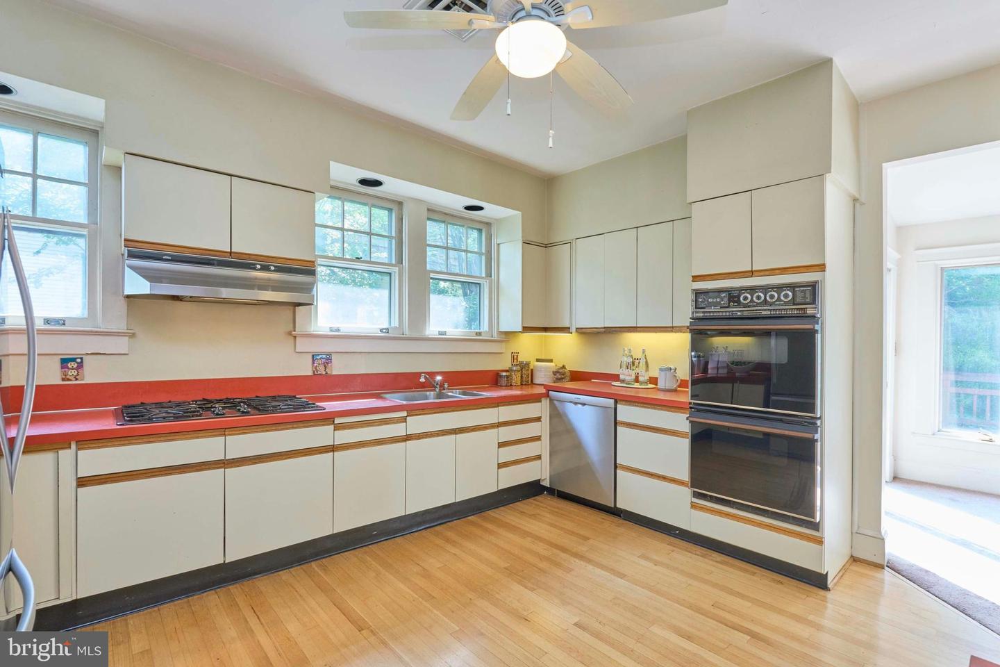 3406 3RD ST N, ARLINGTON, Virginia 22201, 5 Bedrooms Bedrooms, ,3 BathroomsBathrooms,Residential,For sale,3406 3RD ST N,VAAR2057426 MLS # VAAR2057426