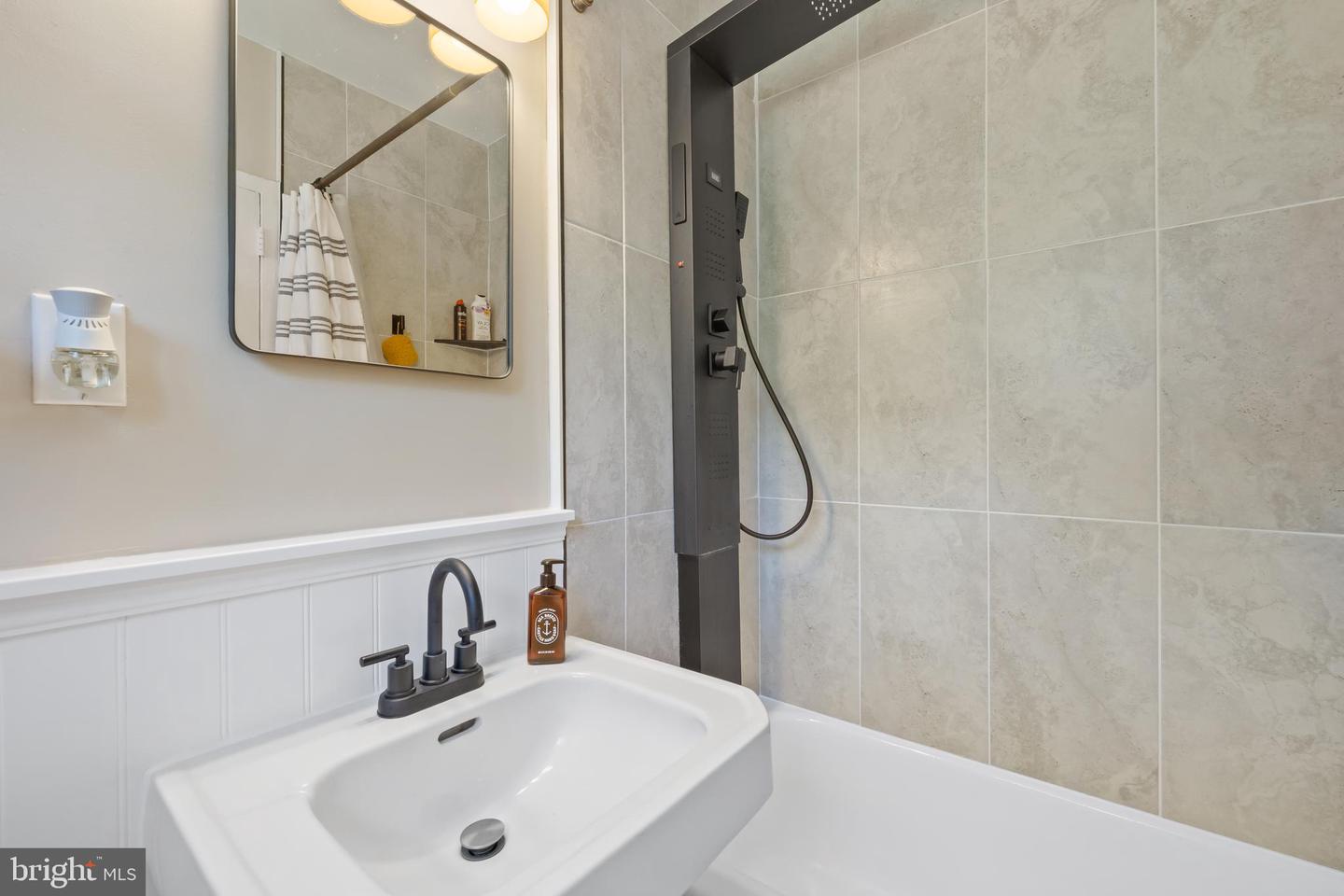 3312 MARTHA CUSTIS DR, ALEXANDRIA, Virginia 22302, 1 Bedroom Bedrooms, ,1 BathroomBathrooms,Residential,For sale,3312 MARTHA CUSTIS DR,VAAX2045504 MLS # VAAX2045504