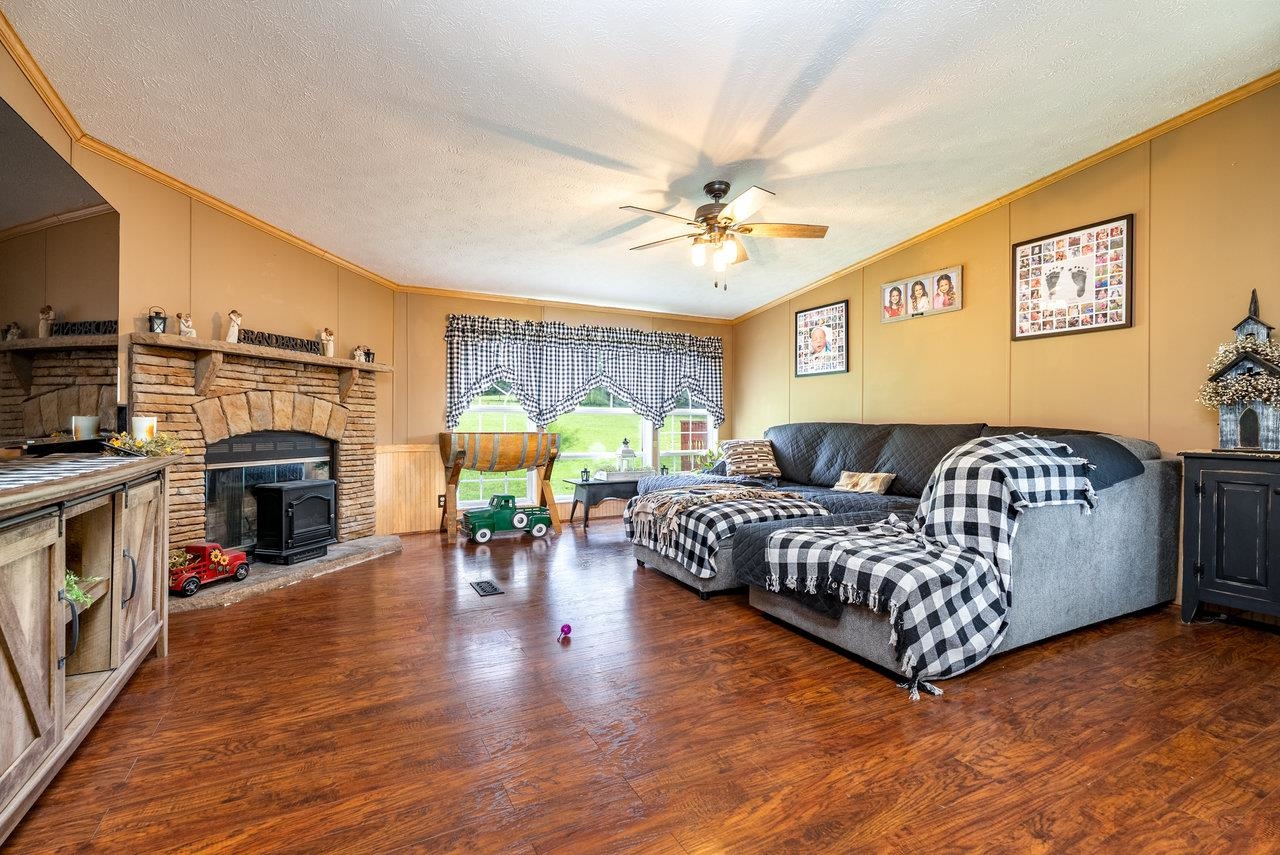 3930 WILLIAMS LN, ELKTON, Virginia 22827, 3 Bedrooms Bedrooms, ,2 BathroomsBathrooms,Residential,3930 WILLIAMS LN,666076 MLS # 666076