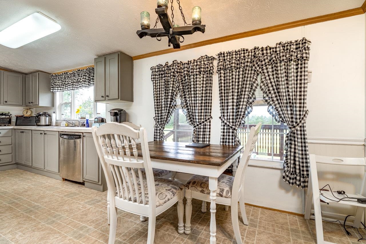 3930 WILLIAMS LN, ELKTON, Virginia 22827, 3 Bedrooms Bedrooms, ,2 BathroomsBathrooms,Residential,3930 WILLIAMS LN,666076 MLS # 666076