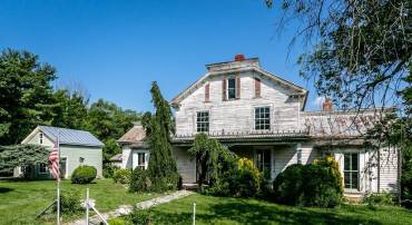 Large historical home with lots of charm and separate quest house!