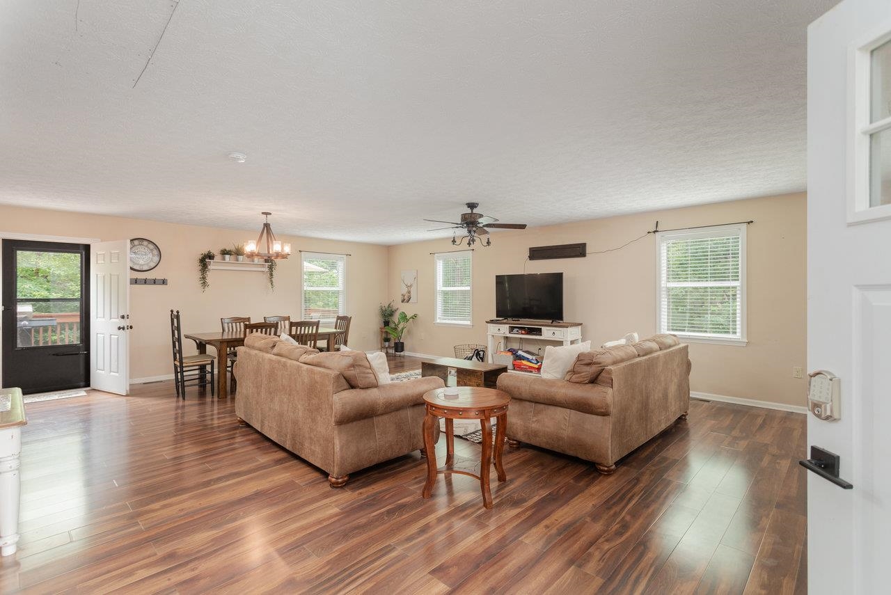 159 PARK VIEW LN, SHENANDOAH, Virginia 22849, 3 Bedrooms Bedrooms, ,2 BathroomsBathrooms,Residential,159 PARK VIEW LN,666082 MLS # 666082