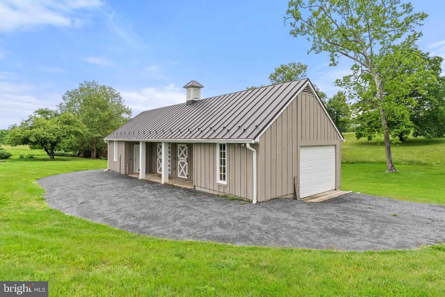 22693 ST LOUIS RD, MIDDLEBURG, Virginia 20117, 3 Bedrooms Bedrooms, ,3 BathroomsBathrooms,Residential,For sale,22693 ST LOUIS RD,VALO2098200 MLS # VALO2098200