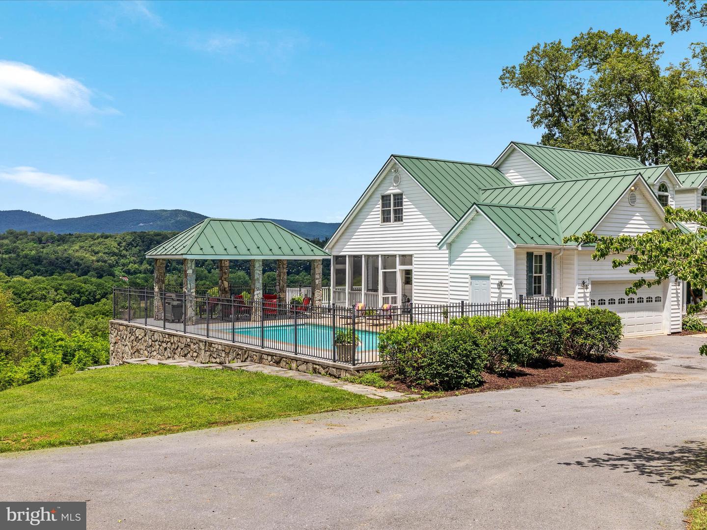 400 DEER RUN CIR, FRONT ROYAL, Virginia 22630, 4 Bedrooms Bedrooms, ,3 BathroomsBathrooms,Residential,For sale,400 DEER RUN CIR,VAWR2011476 MLS # VAWR2011476