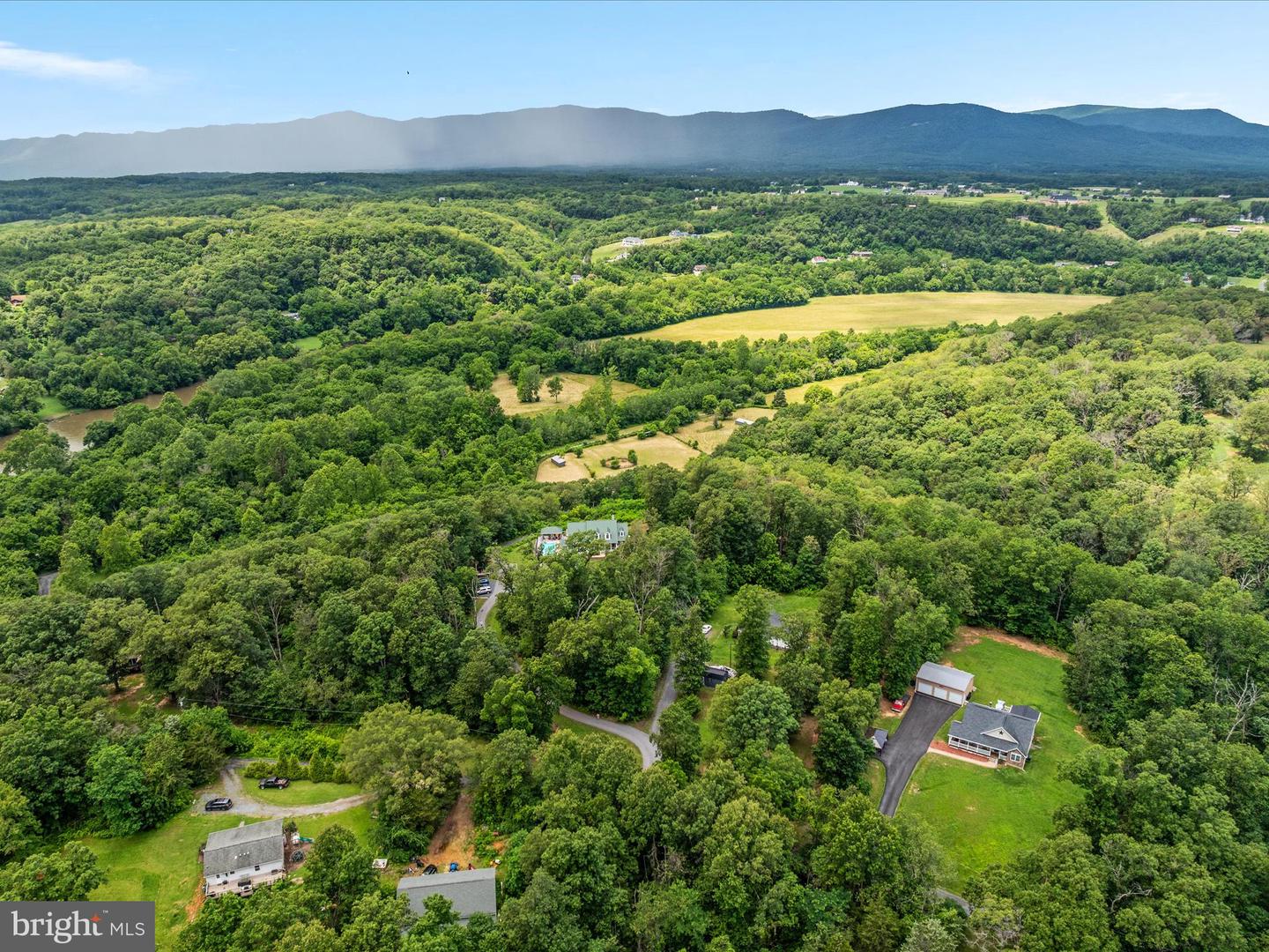 400 DEER RUN CIR, FRONT ROYAL, Virginia 22630, 4 Bedrooms Bedrooms, ,3 BathroomsBathrooms,Residential,For sale,400 DEER RUN CIR,VAWR2011476 MLS # VAWR2011476