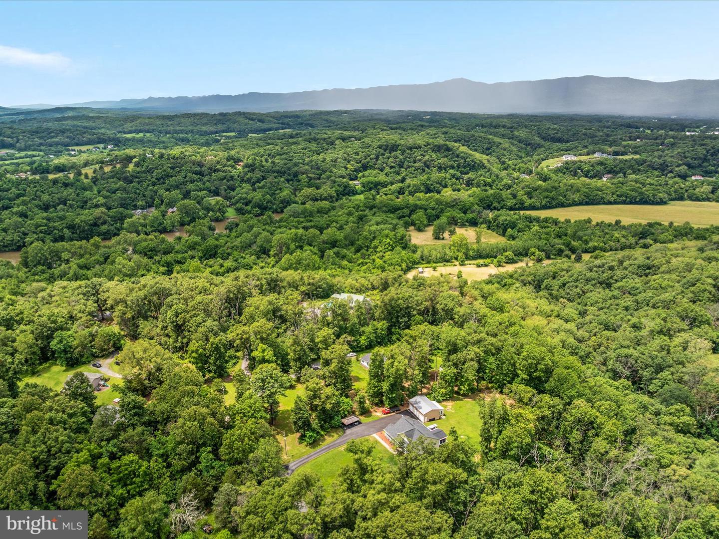 400 DEER RUN CIR, FRONT ROYAL, Virginia 22630, 4 Bedrooms Bedrooms, ,3 BathroomsBathrooms,Residential,For sale,400 DEER RUN CIR,VAWR2011476 MLS # VAWR2011476