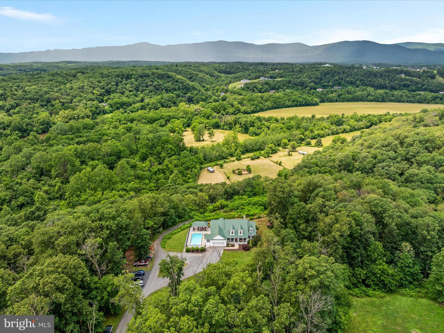 400 DEER RUN CIR, FRONT ROYAL, Virginia 22630, 4 Bedrooms Bedrooms, ,3 BathroomsBathrooms,Residential,For sale,400 DEER RUN CIR,VAWR2011476 MLS # VAWR2011476