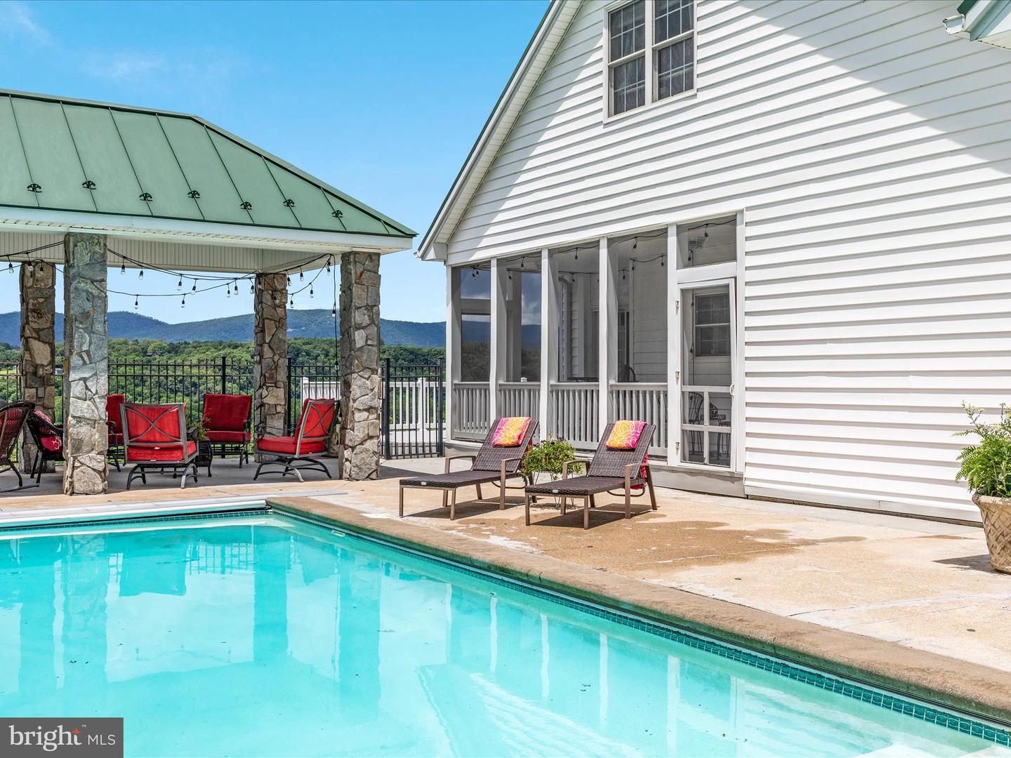 400 DEER RUN CIR, FRONT ROYAL, Virginia 22630, 4 Bedrooms Bedrooms, ,3 BathroomsBathrooms,Residential,For sale,400 DEER RUN CIR,VAWR2011476 MLS # VAWR2011476