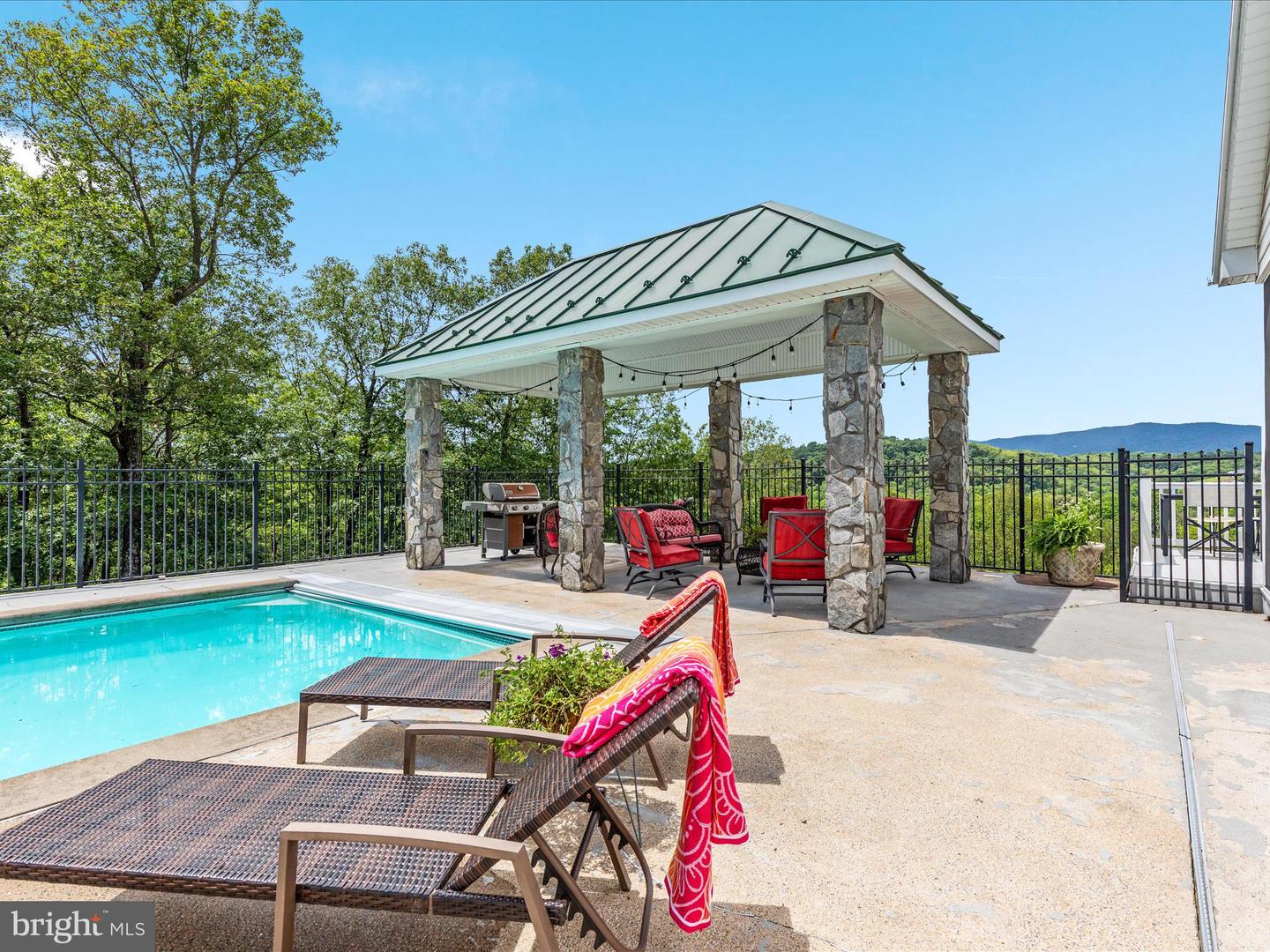 400 DEER RUN CIR, FRONT ROYAL, Virginia 22630, 4 Bedrooms Bedrooms, ,3 BathroomsBathrooms,Residential,For sale,400 DEER RUN CIR,VAWR2011476 MLS # VAWR2011476