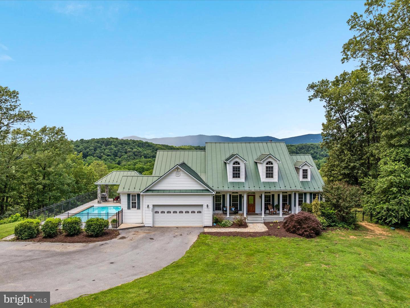 400 DEER RUN CIR, FRONT ROYAL, Virginia 22630, 4 Bedrooms Bedrooms, ,3 BathroomsBathrooms,Residential,For sale,400 DEER RUN CIR,VAWR2011476 MLS # VAWR2011476