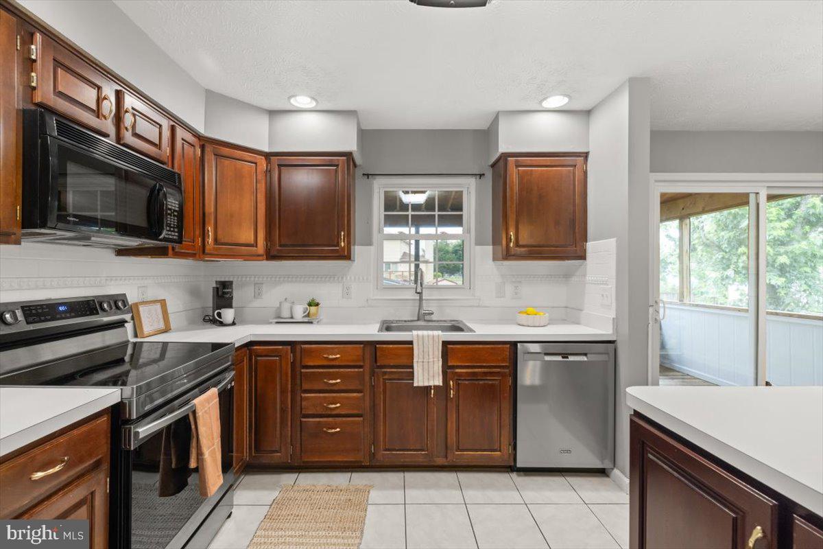 111 FAIRFAX DR, STEPHENS CITY, Virginia 22655, 4 Bedrooms Bedrooms, ,2 BathroomsBathrooms,Residential,For sale,111 FAIRFAX DR,VAFV2034988 MLS # VAFV2034988