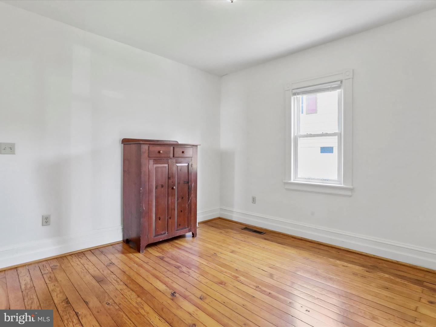 215 SHENANDOAH AVE, EDINBURG, Virginia 22824, 2 Bedrooms Bedrooms, ,1 BathroomBathrooms,Residential,For sale,215 SHENANDOAH AVE,VASH2011770 MLS # VASH2011770