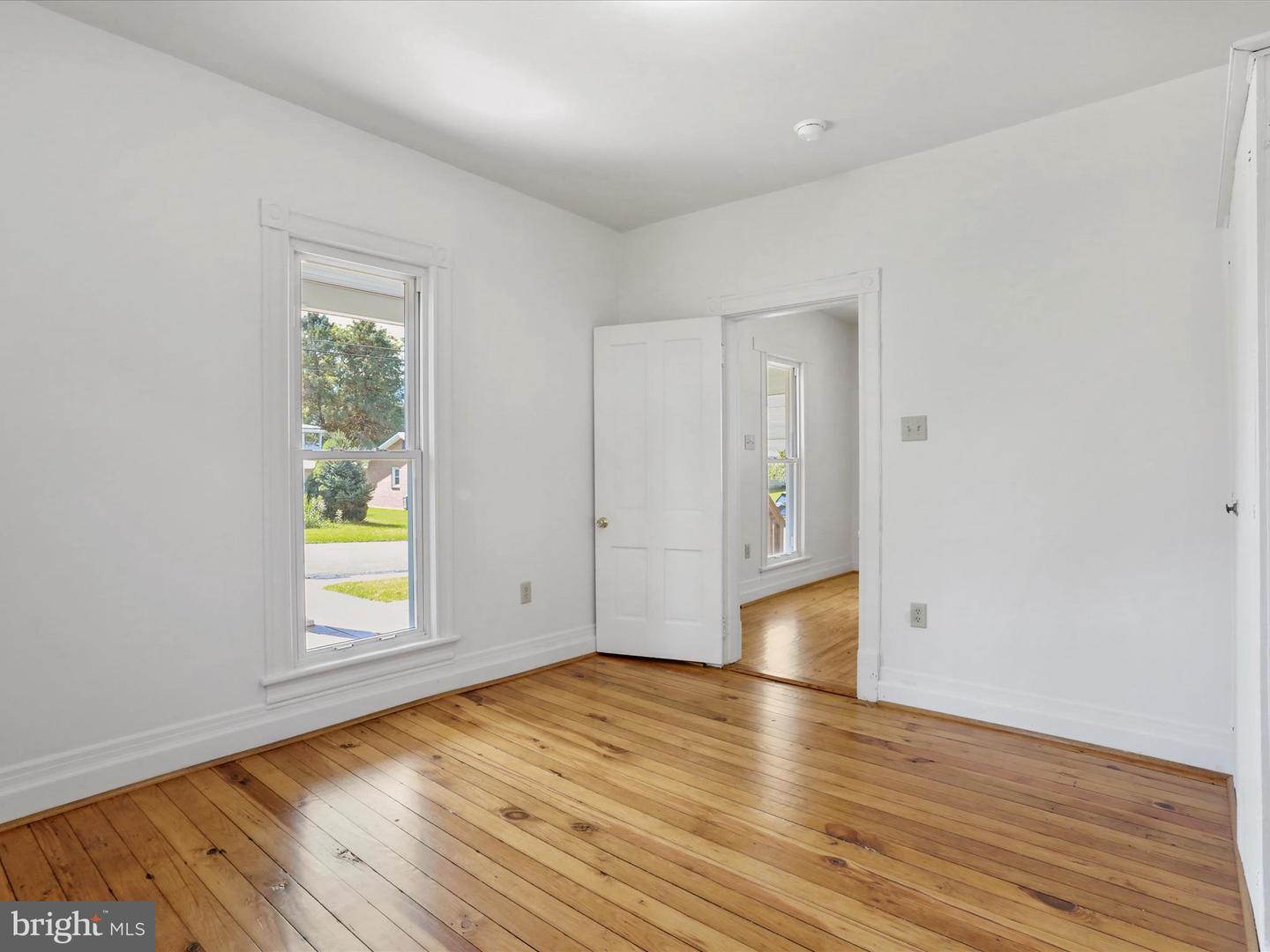 215 SHENANDOAH AVE, EDINBURG, Virginia 22824, 2 Bedrooms Bedrooms, ,1 BathroomBathrooms,Residential,For sale,215 SHENANDOAH AVE,VASH2011770 MLS # VASH2011770