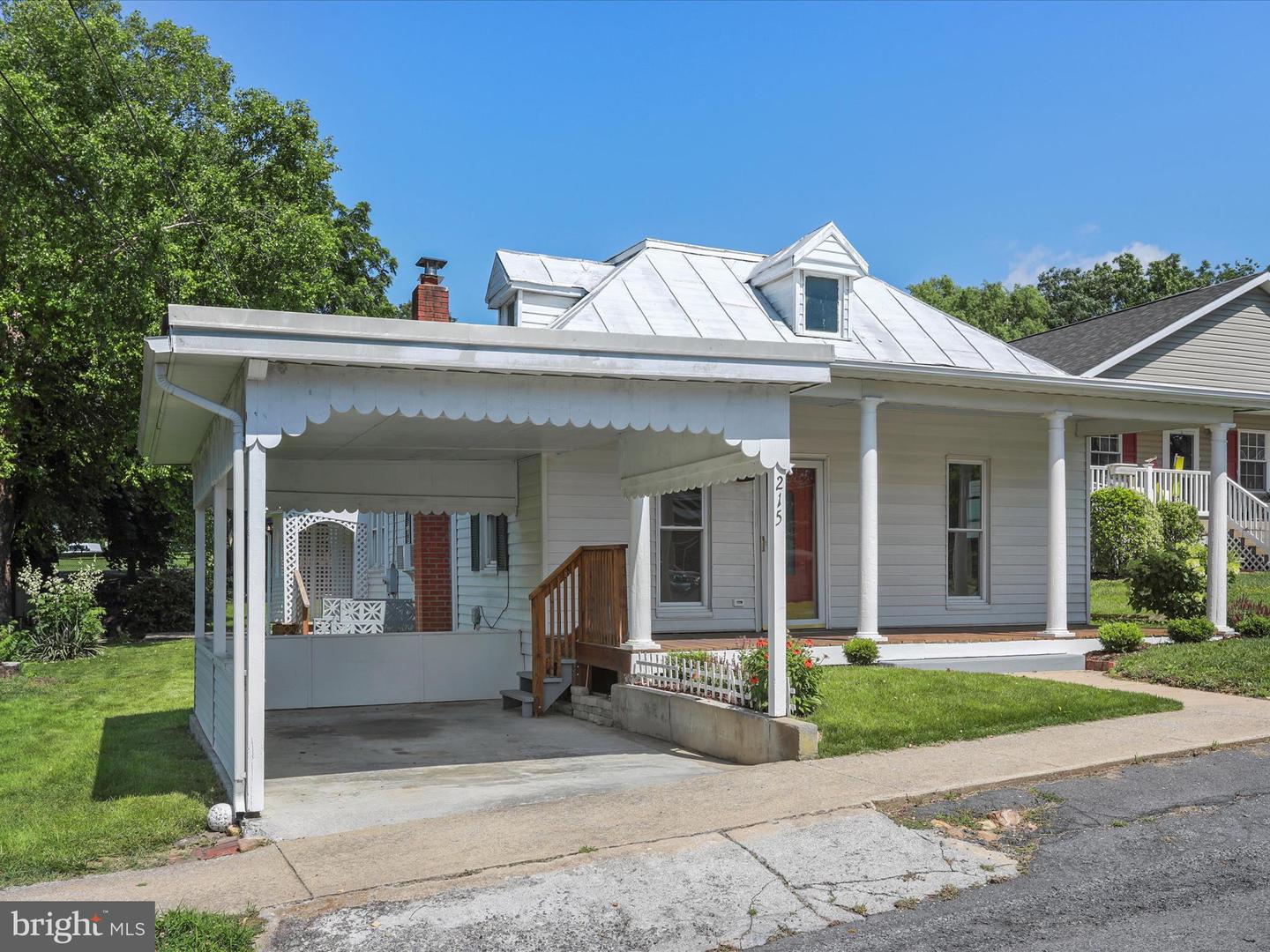 215 SHENANDOAH AVE, EDINBURG, Virginia 22824, 2 Bedrooms Bedrooms, ,1 BathroomBathrooms,Residential,For sale,215 SHENANDOAH AVE,VASH2011770 MLS # VASH2011770