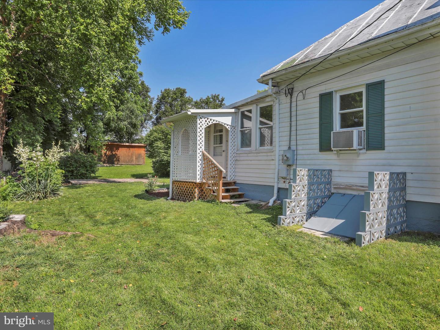 215 SHENANDOAH AVE, EDINBURG, Virginia 22824, 2 Bedrooms Bedrooms, ,1 BathroomBathrooms,Residential,For sale,215 SHENANDOAH AVE,VASH2011770 MLS # VASH2011770