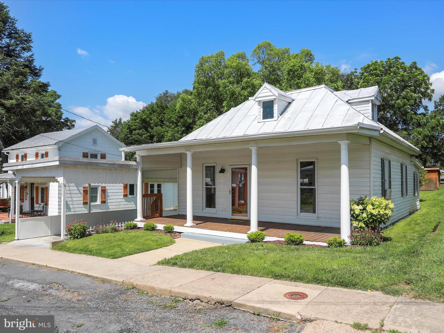 215 SHENANDOAH AVE, EDINBURG, Virginia 22824, 2 Bedrooms Bedrooms, ,1 BathroomBathrooms,Residential,For sale,215 SHENANDOAH AVE,VASH2011770 MLS # VASH2011770