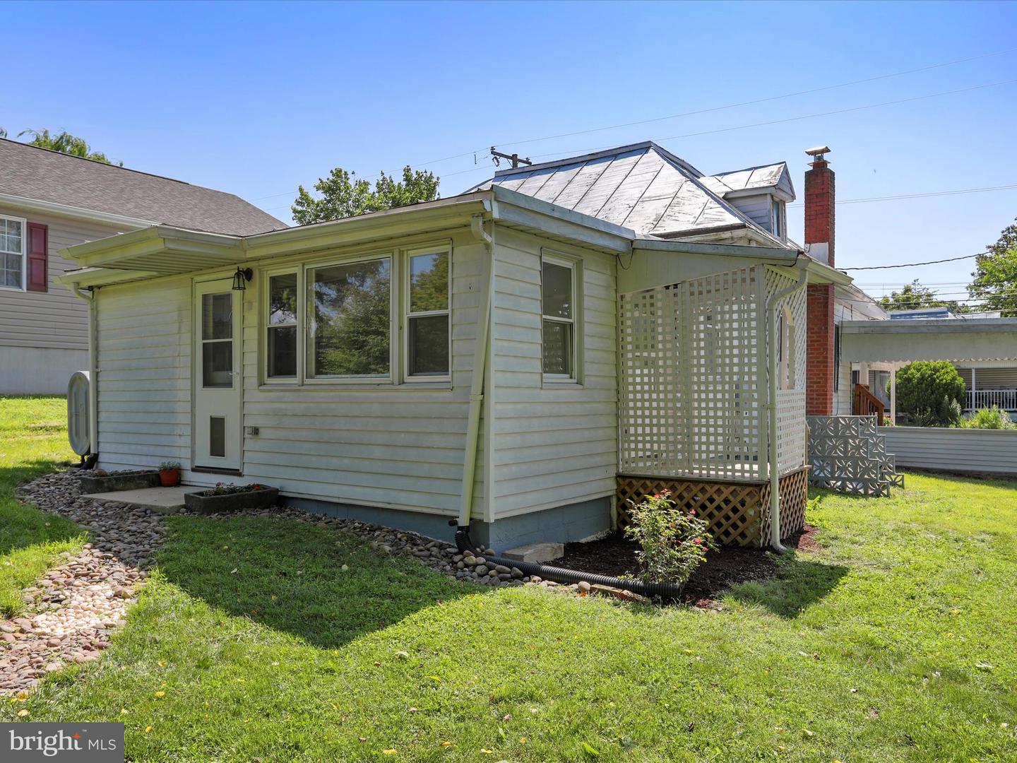 215 SHENANDOAH AVE, EDINBURG, Virginia 22824, 2 Bedrooms Bedrooms, ,1 BathroomBathrooms,Residential,For sale,215 SHENANDOAH AVE,VASH2011770 MLS # VASH2011770