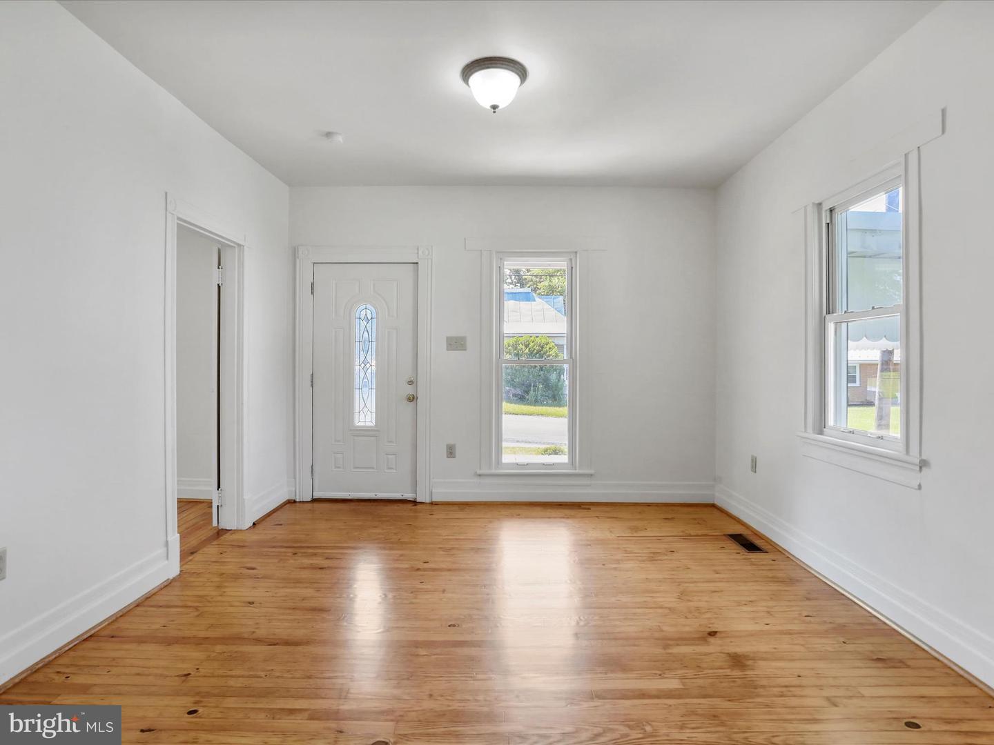 215 SHENANDOAH AVE, EDINBURG, Virginia 22824, 2 Bedrooms Bedrooms, ,1 BathroomBathrooms,Residential,For sale,215 SHENANDOAH AVE,VASH2011770 MLS # VASH2011770