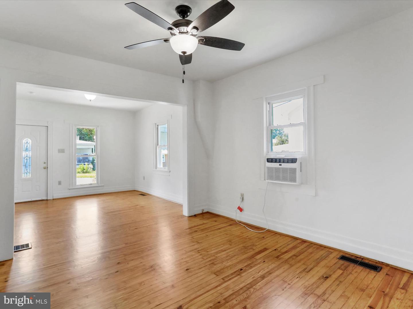 215 SHENANDOAH AVE, EDINBURG, Virginia 22824, 2 Bedrooms Bedrooms, ,1 BathroomBathrooms,Residential,For sale,215 SHENANDOAH AVE,VASH2011770 MLS # VASH2011770