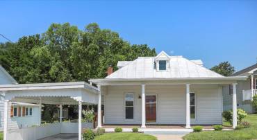 215 SHENANDOAH AVE, EDINBURG, Virginia 22824, 2 Bedrooms Bedrooms, ,1 BathroomBathrooms,Residential,For sale,215 SHENANDOAH AVE,VASH2011770 MLS # VASH2011770