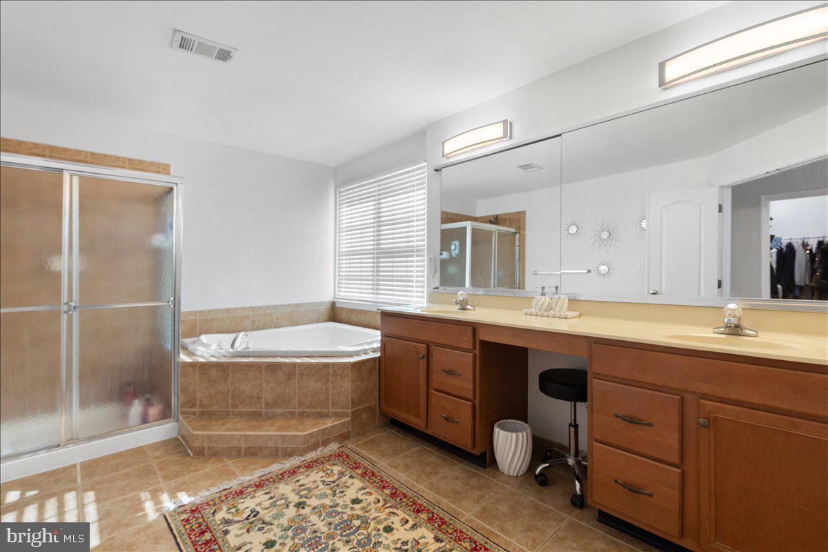 43089 FINDERS LN, CHANTILLY, Virginia 20152, 7 Bedrooms Bedrooms, ,3 BathroomsBathrooms,Residential,For sale,43089 FINDERS LN,VALO2100332 MLS # VALO2100332