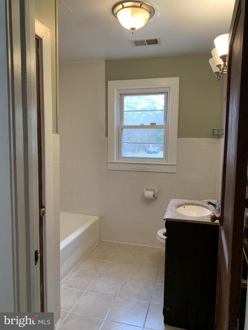 410 TRUSLOW RD, FREDERICKSBURG, Virginia 22405, 2 Bedrooms Bedrooms, ,1 BathroomBathrooms,Residential,For sale,410 TRUSLOW RD,VAST2040152 MLS # VAST2040152