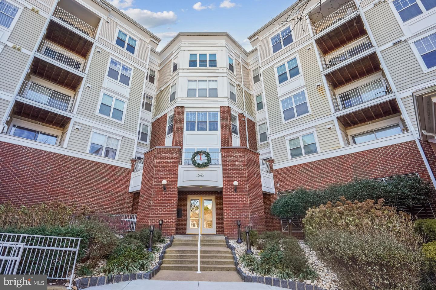 1645 INTERNATIONAL DR #121, MCLEAN, Virginia 22102, 2 Bedrooms Bedrooms, ,1 BathroomBathrooms,Residential,For sale,1645 INTERNATIONAL DR #121,VAFX2213722 MLS # VAFX2213722