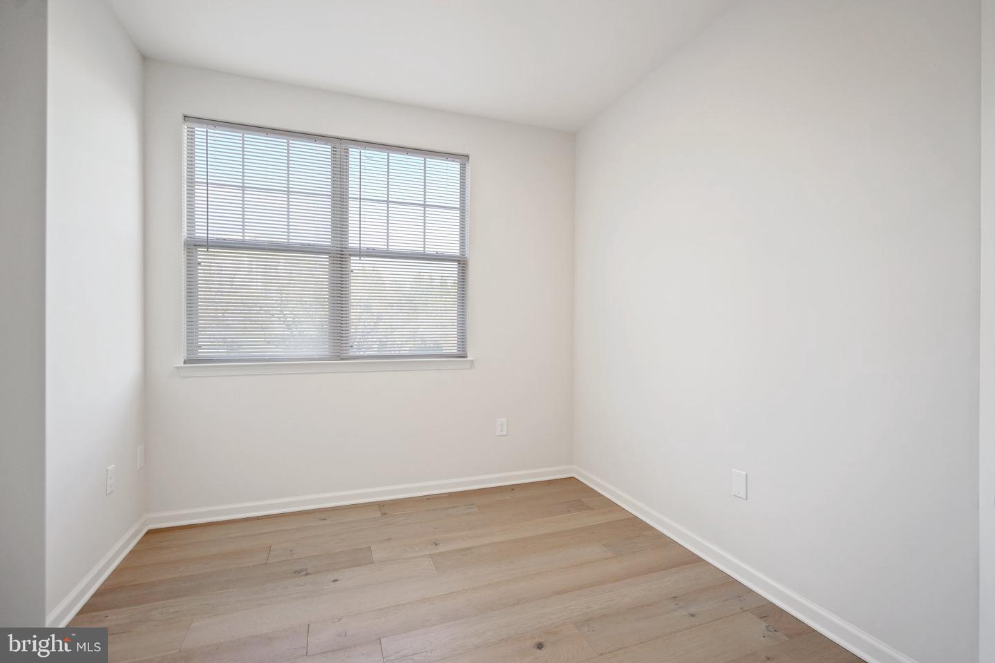 1645 INTERNATIONAL DR #121, MCLEAN, Virginia 22102, 2 Bedrooms Bedrooms, ,1 BathroomBathrooms,Residential,For sale,1645 INTERNATIONAL DR #121,VAFX2213722 MLS # VAFX2213722