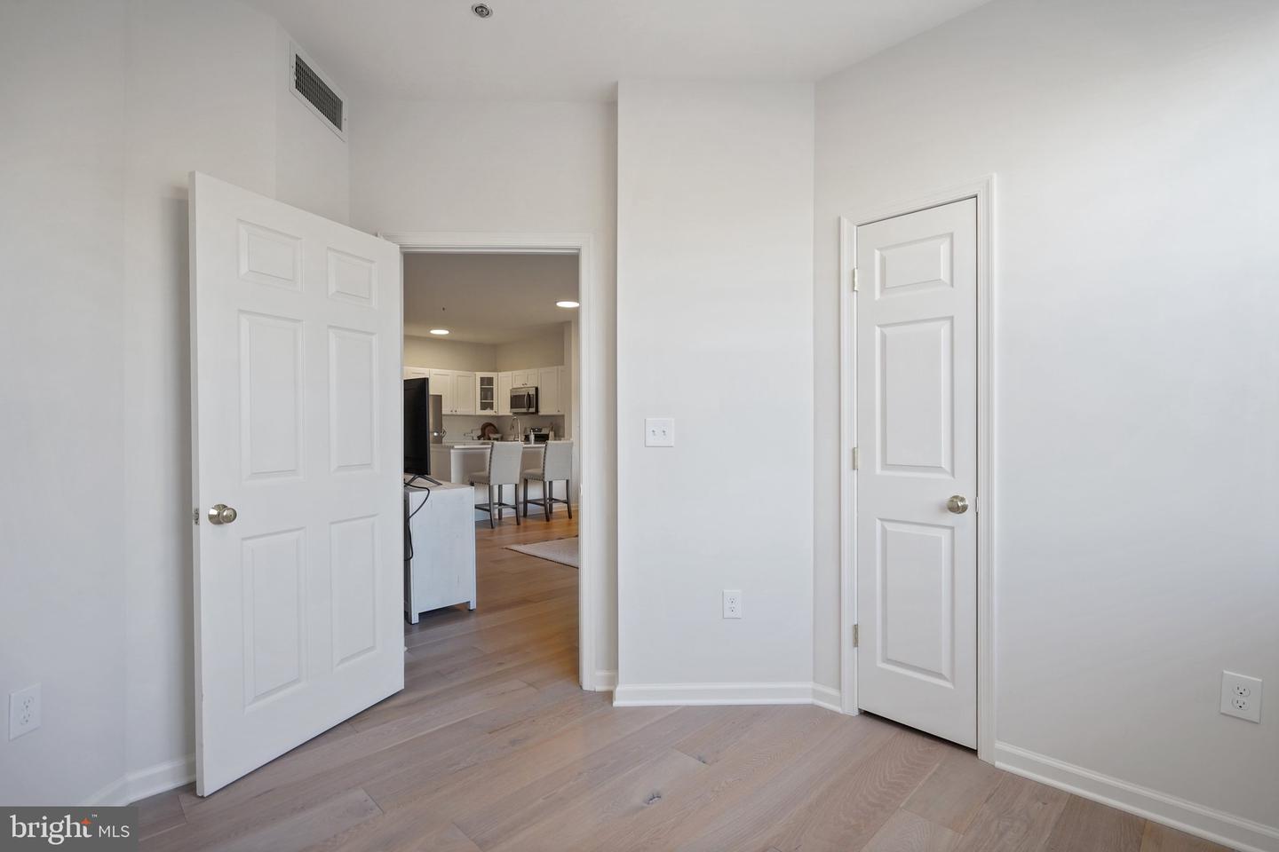1645 INTERNATIONAL DR #121, MCLEAN, Virginia 22102, 2 Bedrooms Bedrooms, ,1 BathroomBathrooms,Residential,For sale,1645 INTERNATIONAL DR #121,VAFX2213722 MLS # VAFX2213722