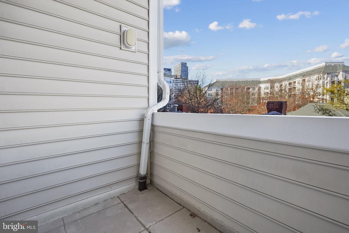 1645 INTERNATIONAL DR #121, MCLEAN, Virginia 22102, 2 Bedrooms Bedrooms, ,1 BathroomBathrooms,Residential,For sale,1645 INTERNATIONAL DR #121,VAFX2213722 MLS # VAFX2213722