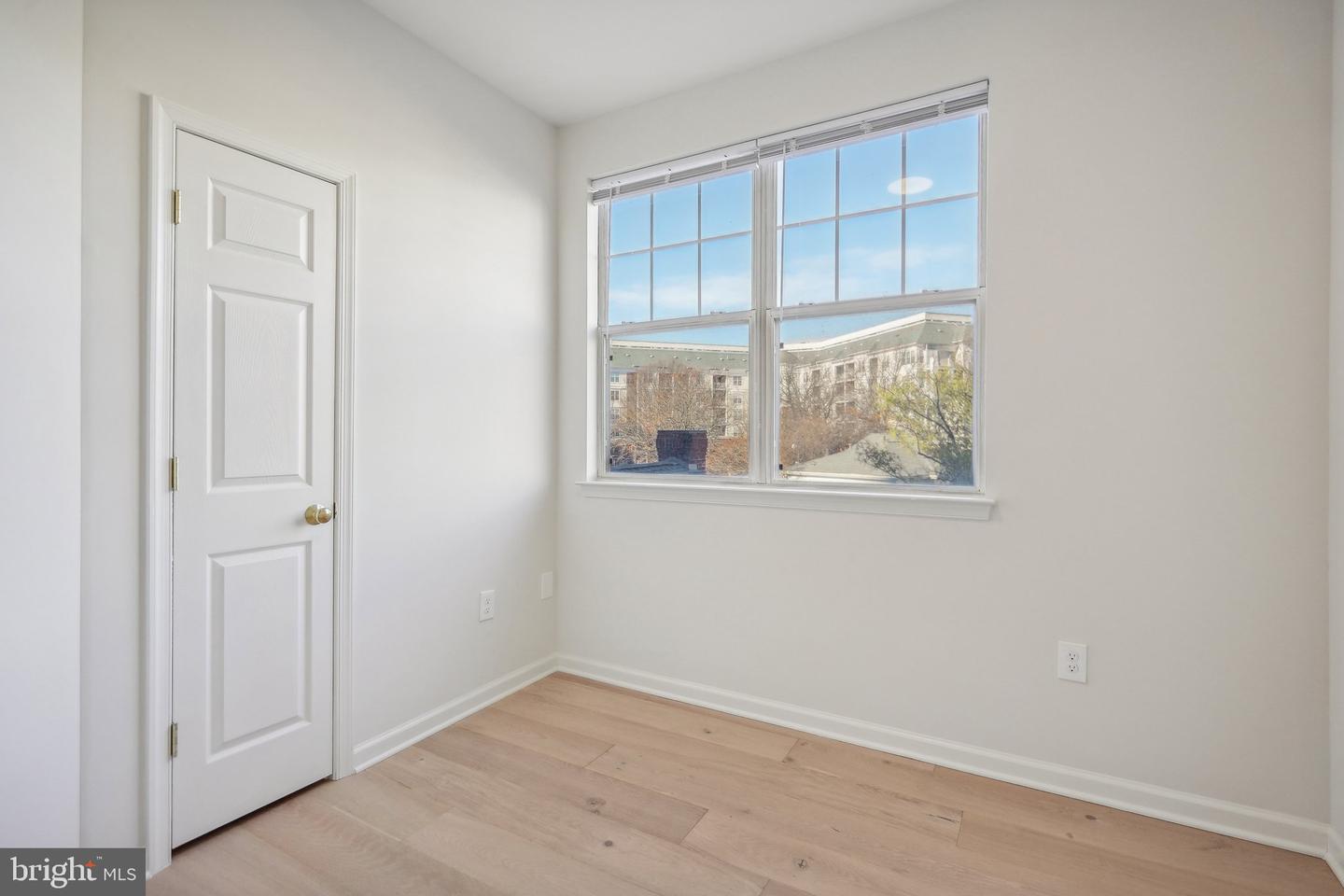 1645 INTERNATIONAL DR #121, MCLEAN, Virginia 22102, 2 Bedrooms Bedrooms, ,1 BathroomBathrooms,Residential,For sale,1645 INTERNATIONAL DR #121,VAFX2213722 MLS # VAFX2213722