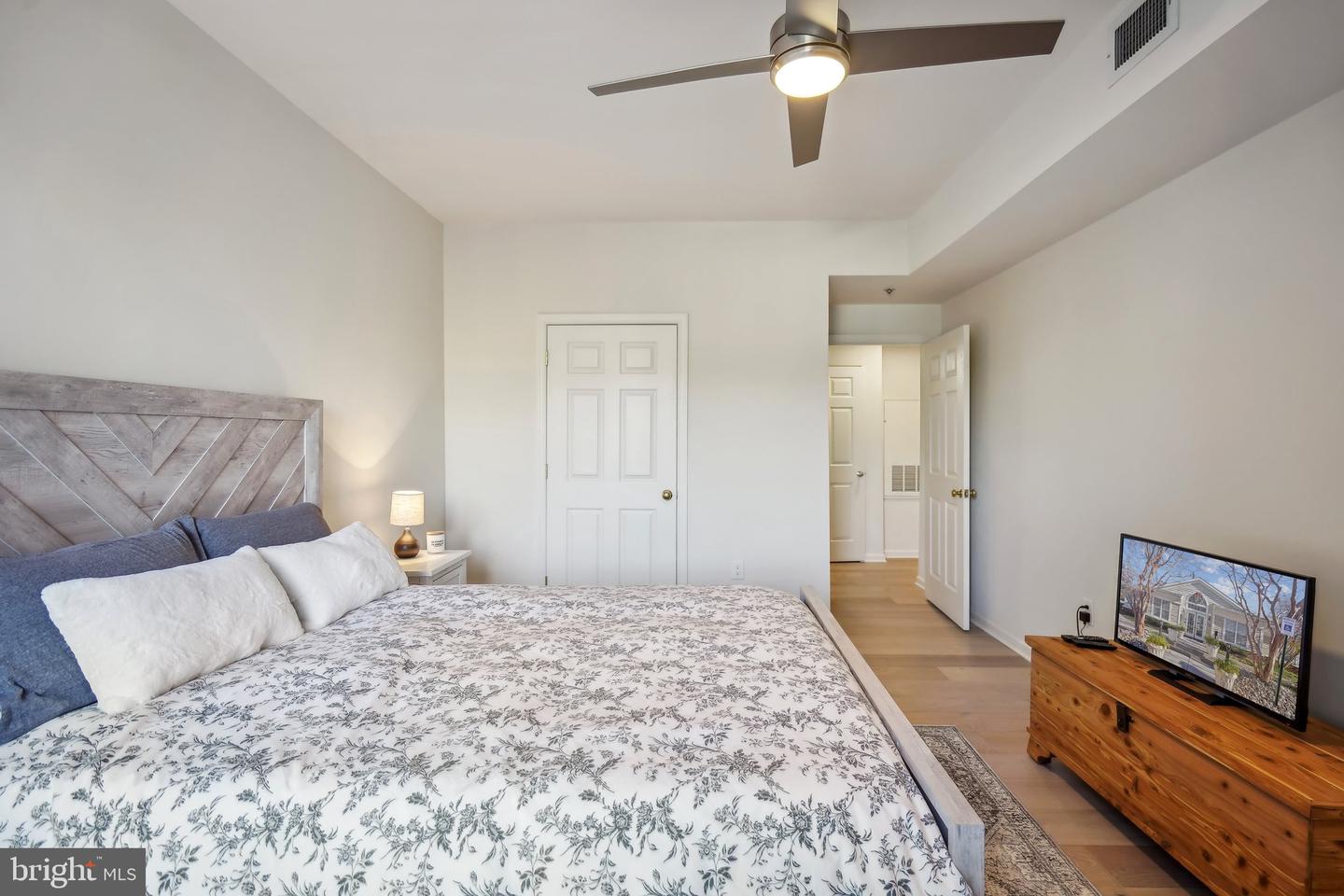 1645 INTERNATIONAL DR #121, MCLEAN, Virginia 22102, 2 Bedrooms Bedrooms, ,1 BathroomBathrooms,Residential,For sale,1645 INTERNATIONAL DR #121,VAFX2213722 MLS # VAFX2213722