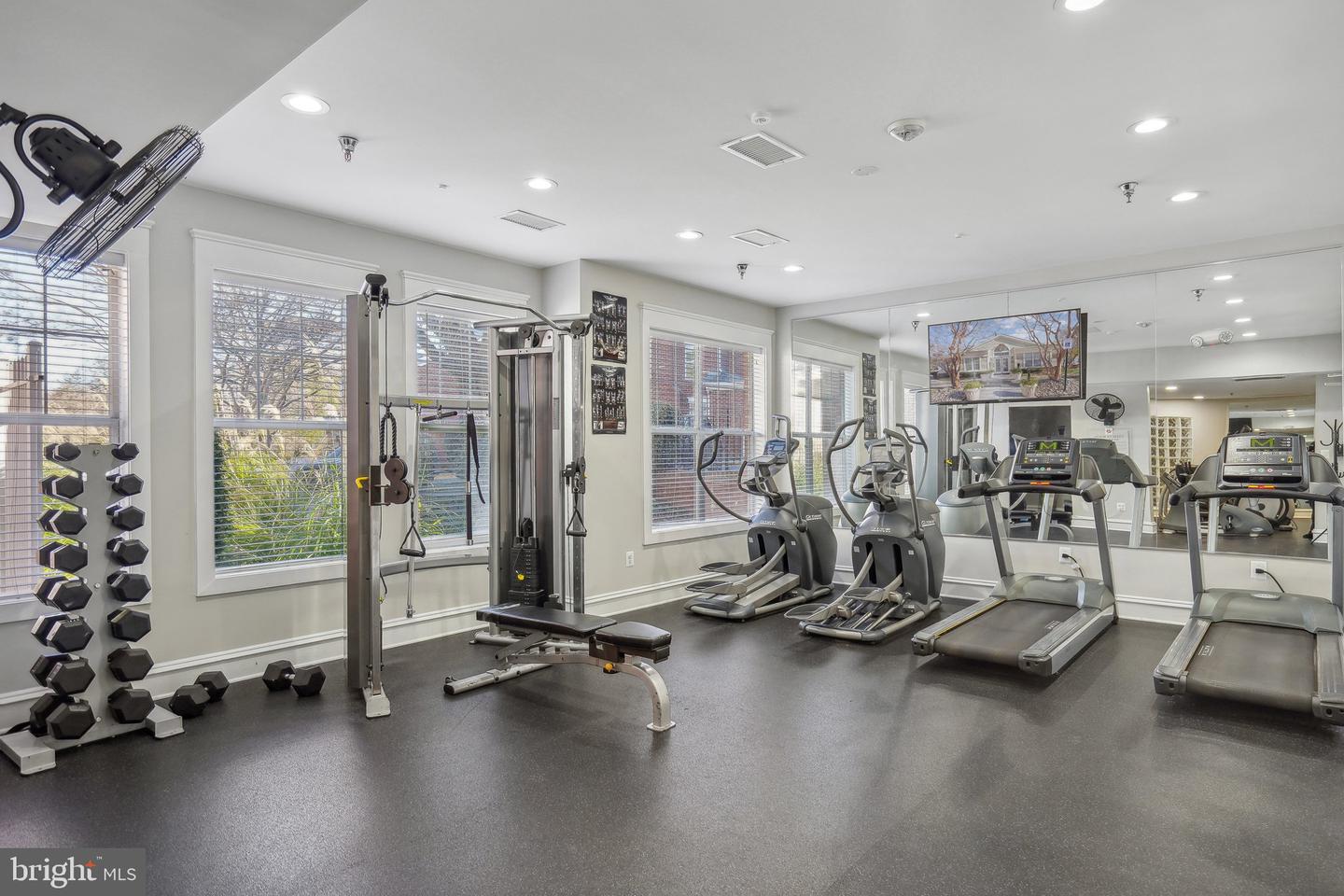 1645 INTERNATIONAL DR #121, MCLEAN, Virginia 22102, 2 Bedrooms Bedrooms, ,1 BathroomBathrooms,Residential,For sale,1645 INTERNATIONAL DR #121,VAFX2213722 MLS # VAFX2213722