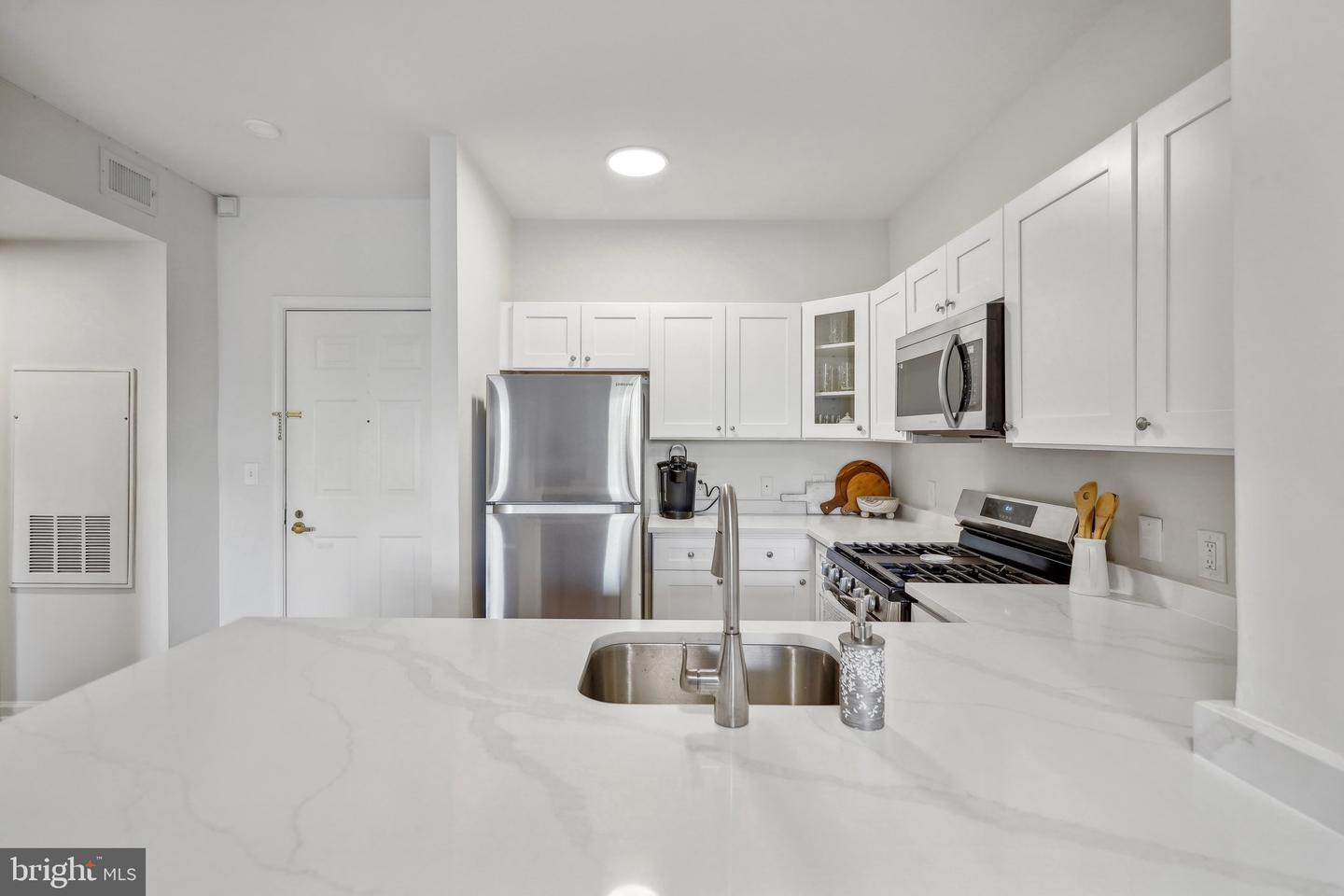 1645 INTERNATIONAL DR #121, MCLEAN, Virginia 22102, 2 Bedrooms Bedrooms, ,1 BathroomBathrooms,Residential,For sale,1645 INTERNATIONAL DR #121,VAFX2213722 MLS # VAFX2213722