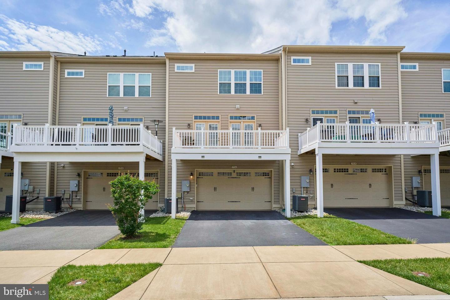 7916 CULLODEN CREST LN, GAINESVILLE, Virginia 20155, 4 Bedrooms Bedrooms, ,3 BathroomsBathrooms,Residential,For sale,7916 CULLODEN CREST LN,VAPW2087534 MLS # VAPW2087534