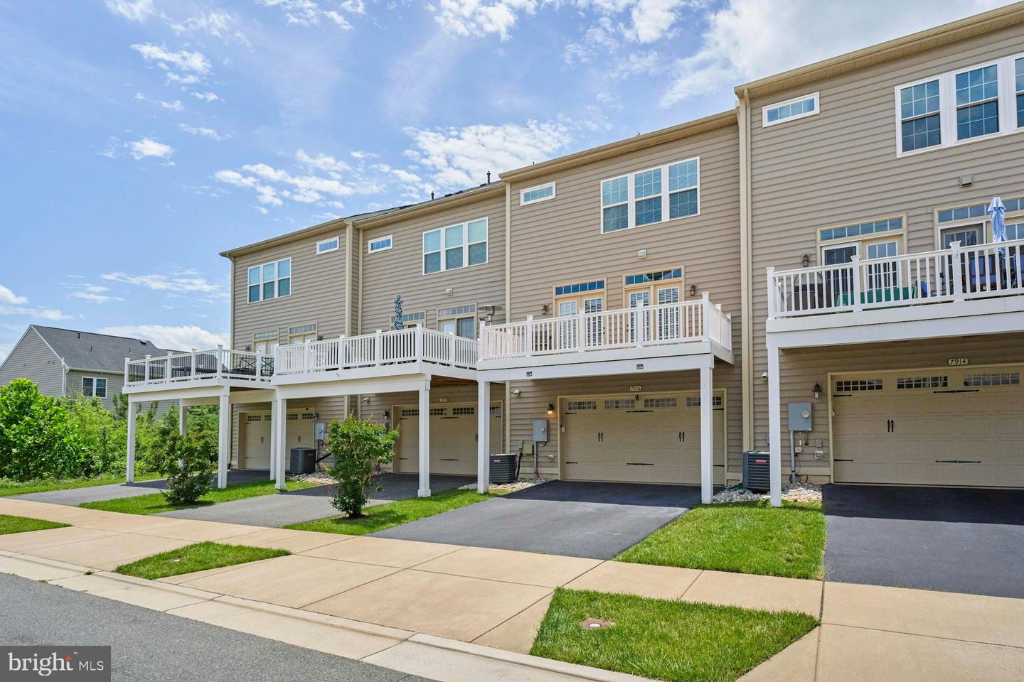 7916 CULLODEN CREST LN, GAINESVILLE, Virginia 20155, 4 Bedrooms Bedrooms, ,3 BathroomsBathrooms,Residential,For sale,7916 CULLODEN CREST LN,VAPW2087534 MLS # VAPW2087534