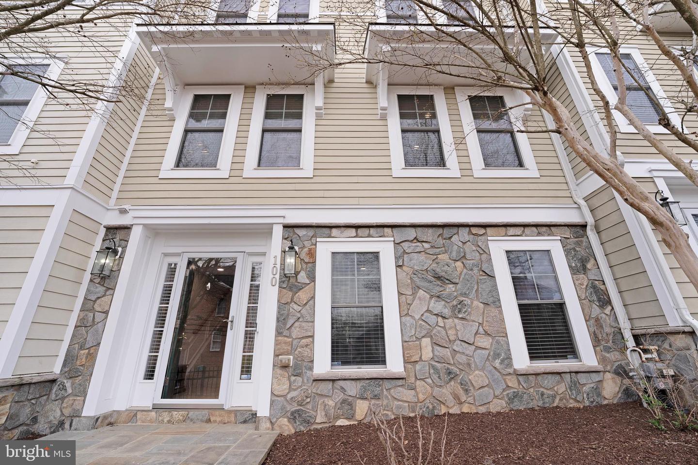 100 WASHINGTON ST, OCCOQUAN, Virginia 22125, 4 Bedrooms Bedrooms, ,3 BathroomsBathrooms,Residential,For sale,100 WASHINGTON ST,VAPW2089992 MLS # VAPW2089992