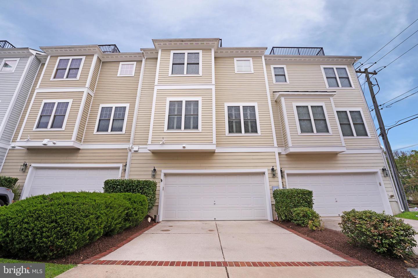 100 WASHINGTON ST, OCCOQUAN, Virginia 22125, 4 Bedrooms Bedrooms, ,3 BathroomsBathrooms,Residential,For sale,100 WASHINGTON ST,VAPW2089992 MLS # VAPW2089992