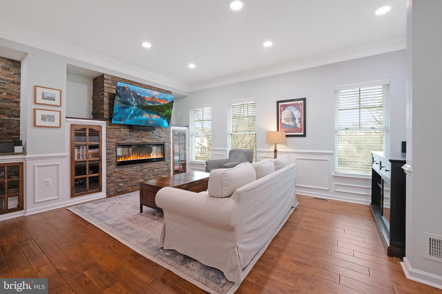 100 WASHINGTON ST, OCCOQUAN, Virginia 22125, 4 Bedrooms Bedrooms, ,3 BathroomsBathrooms,Residential,For sale,100 WASHINGTON ST,VAPW2089992 MLS # VAPW2089992