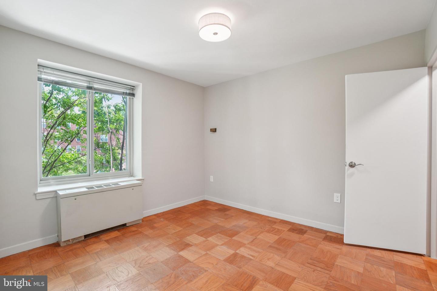 3000 SPOUT RUN PKWY #D212, ARLINGTON, Virginia 22201, 2 Bedrooms Bedrooms, ,1 BathroomBathrooms,Residential,For sale,3000 SPOUT RUN PKWY #D212,VAAR2055008 MLS # VAAR2055008