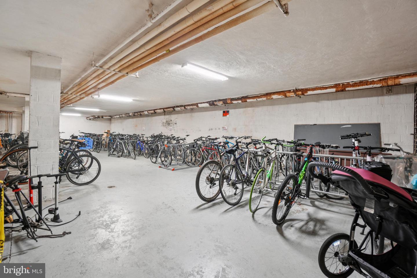 3000 SPOUT RUN PKWY #D212, ARLINGTON, Virginia 22201, 2 Bedrooms Bedrooms, ,1 BathroomBathrooms,Residential,For sale,3000 SPOUT RUN PKWY #D212,VAAR2055008 MLS # VAAR2055008