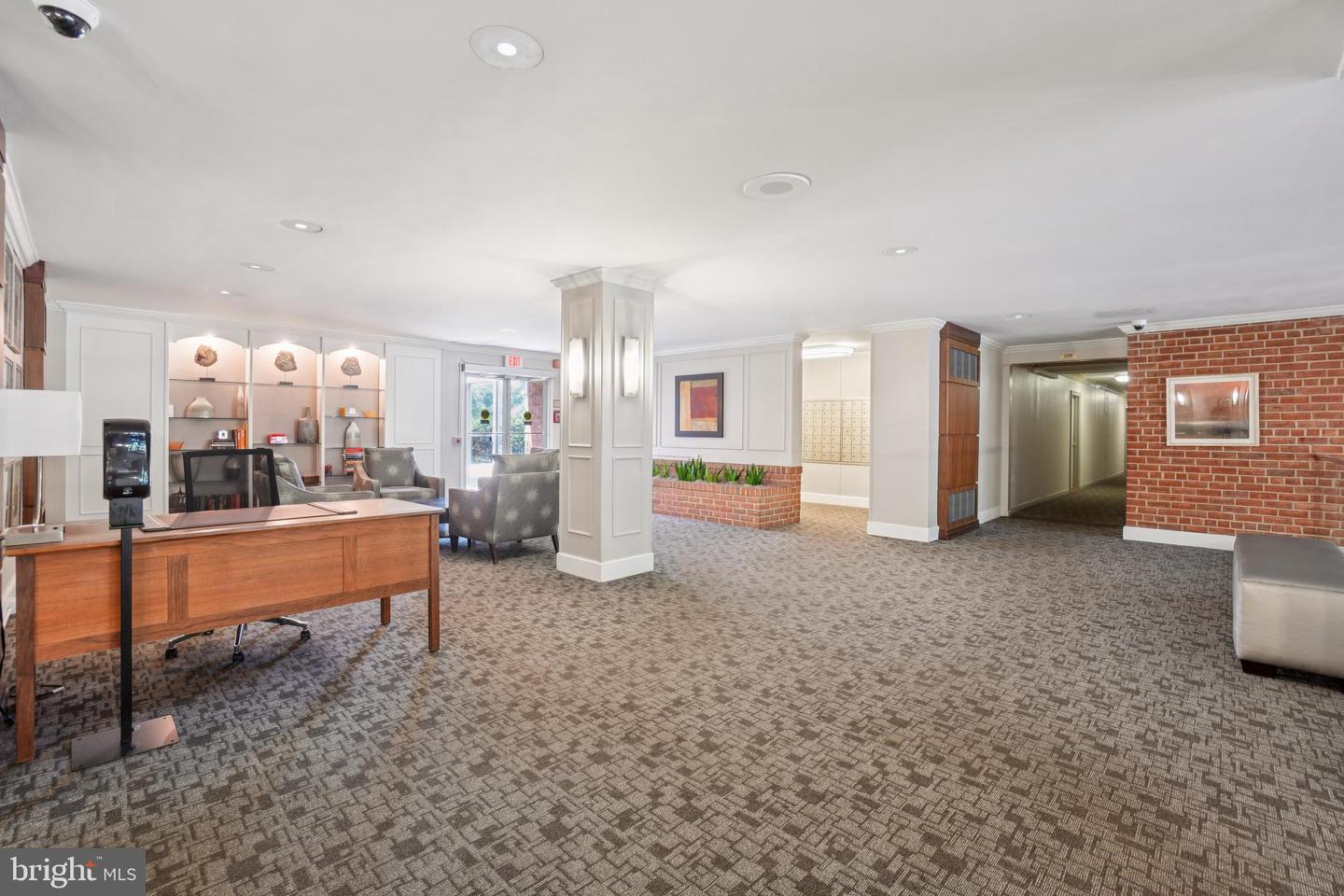 3000 SPOUT RUN PKWY #D212, ARLINGTON, Virginia 22201, 2 Bedrooms Bedrooms, ,1 BathroomBathrooms,Residential,For sale,3000 SPOUT RUN PKWY #D212,VAAR2055008 MLS # VAAR2055008