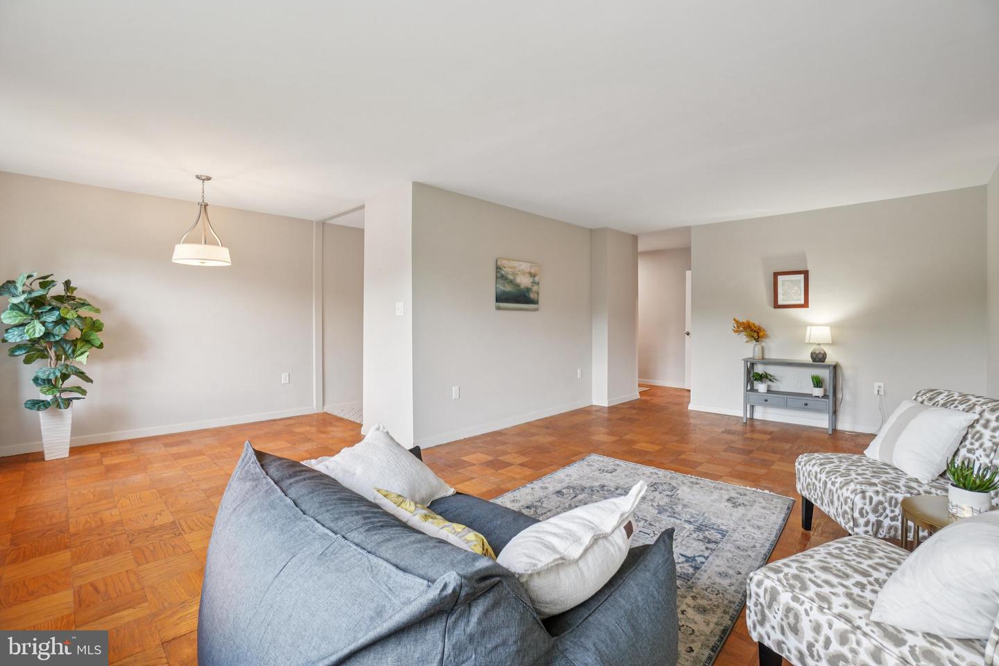 3000 SPOUT RUN PKWY #D212, ARLINGTON, Virginia 22201, 2 Bedrooms Bedrooms, ,1 BathroomBathrooms,Residential,For sale,3000 SPOUT RUN PKWY #D212,VAAR2055008 MLS # VAAR2055008