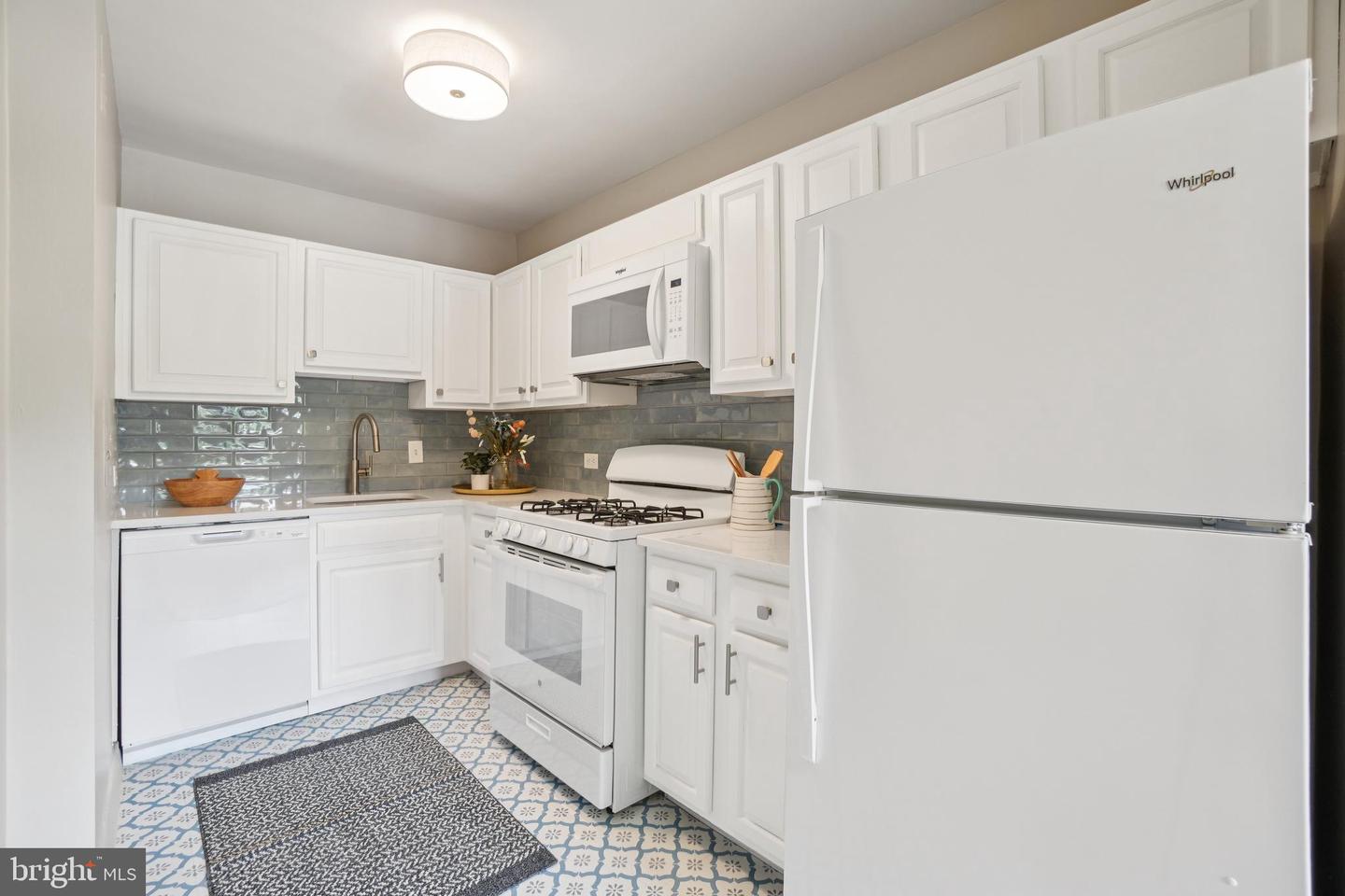 3000 SPOUT RUN PKWY #D212, ARLINGTON, Virginia 22201, 2 Bedrooms Bedrooms, ,1 BathroomBathrooms,Residential,For sale,3000 SPOUT RUN PKWY #D212,VAAR2055008 MLS # VAAR2055008