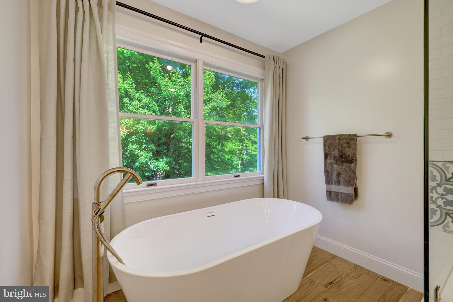 218 WALKER RD, GREAT FALLS, Virginia 22066, 5 Bedrooms Bedrooms, ,4 BathroomsBathrooms,Residential,For sale,218 WALKER RD,VAFX2236474 MLS # VAFX2236474