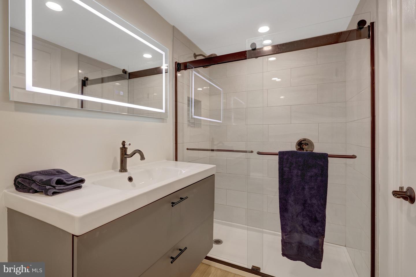 218 WALKER RD, GREAT FALLS, Virginia 22066, 5 Bedrooms Bedrooms, ,4 BathroomsBathrooms,Residential,For sale,218 WALKER RD,VAFX2236474 MLS # VAFX2236474