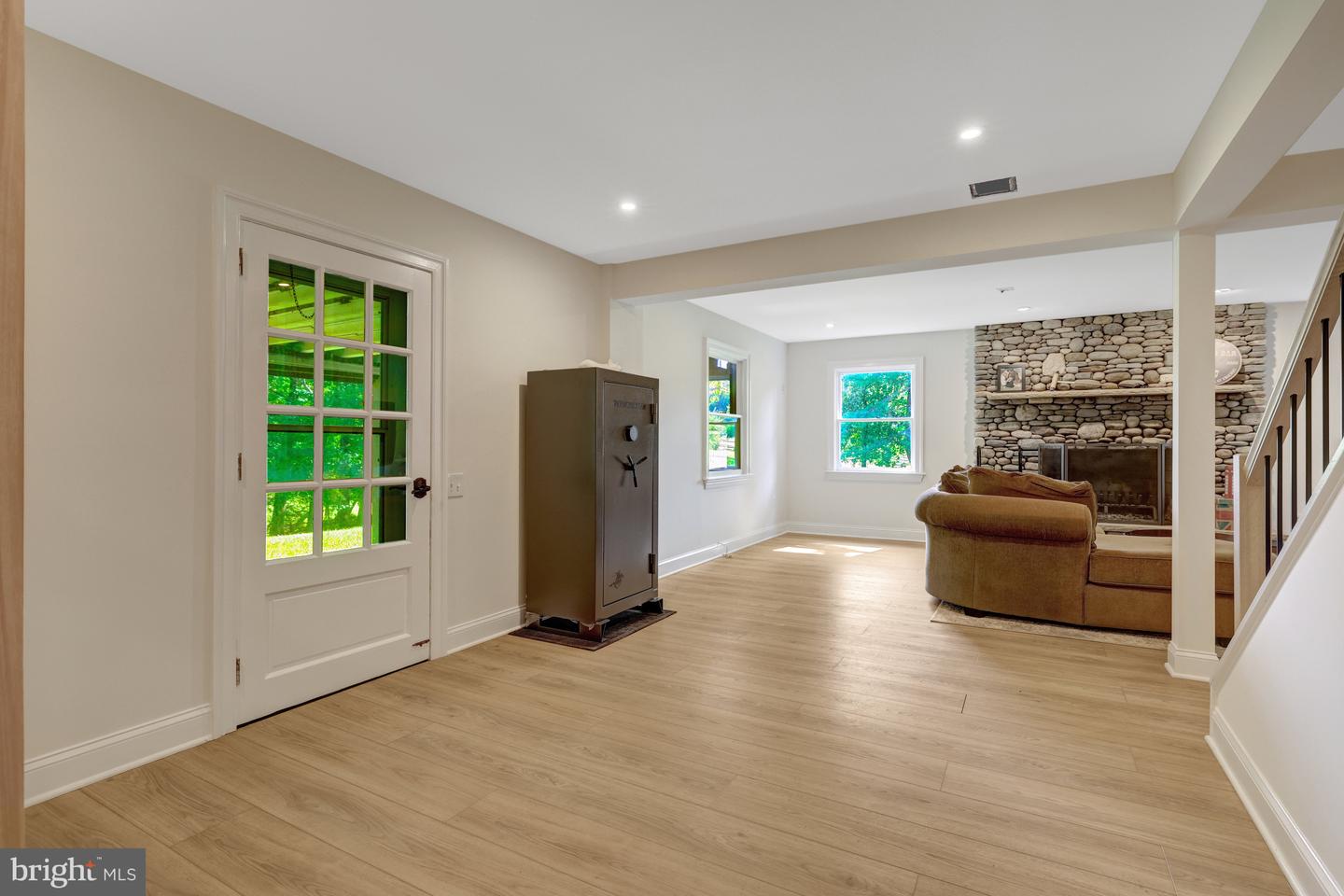 218 WALKER RD, GREAT FALLS, Virginia 22066, 5 Bedrooms Bedrooms, ,4 BathroomsBathrooms,Residential,For sale,218 WALKER RD,VAFX2236474 MLS # VAFX2236474