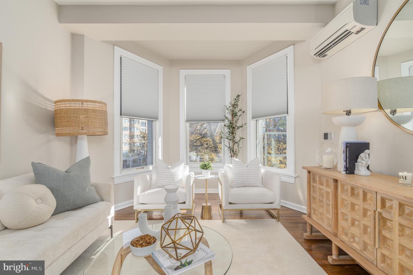 1300 MASSACHUSETTS AVE NW #302, WASHINGTON, District Of Columbia 20005, 1 Bedroom Bedrooms, 5 Rooms Rooms,1 BathroomBathrooms,Residential,For sale,1300 MASSACHUSETTS AVE NW #302,DCDC2198038 MLS # DCDC2198038